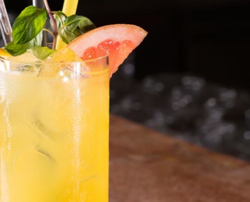 Cocktail med aprikos och syrlig aprikos